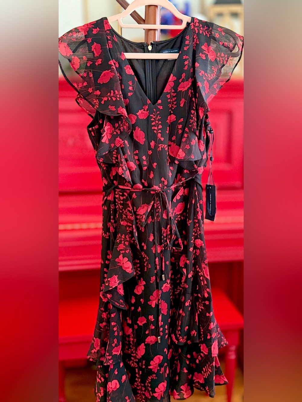 ✨NWT ✨ Tommy Hilfiger Black & Red Floral Ruffle V-Neck Dress ❤️🖤
